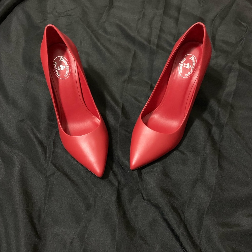 NWOT Brooks Bros red pumps